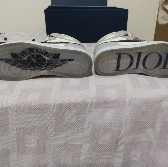 Nike Air Dior Jordan 1 "Miami" Sneakers - Picture 10 of 14